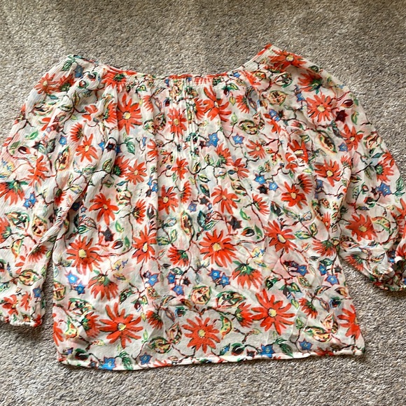 Size M. Joie flowers blouse. - Picture 5 of 6